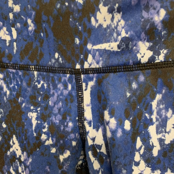 Alo Yoga  Crop Airbrush Leggings Capris XS - Picture 3 of 6